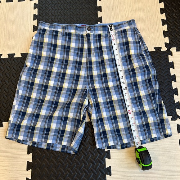 Used men’s size 36 Chaps flat front shorts #Chaps - Picture 2 of 8